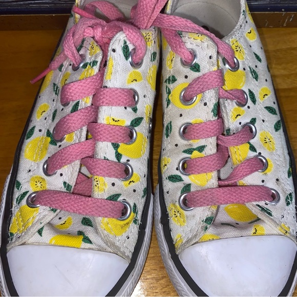 Sold   Converse All Star Chuck Taylor's Low Top Size 11 Youth Kids Girls Lemons - Picture 4 of 7